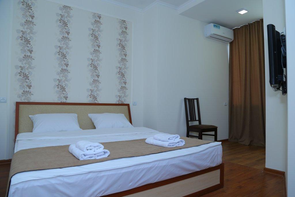 Merien Hotel Ереван Экстерьер фото