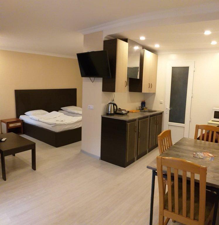 Merien Hotel Ереван Экстерьер фото