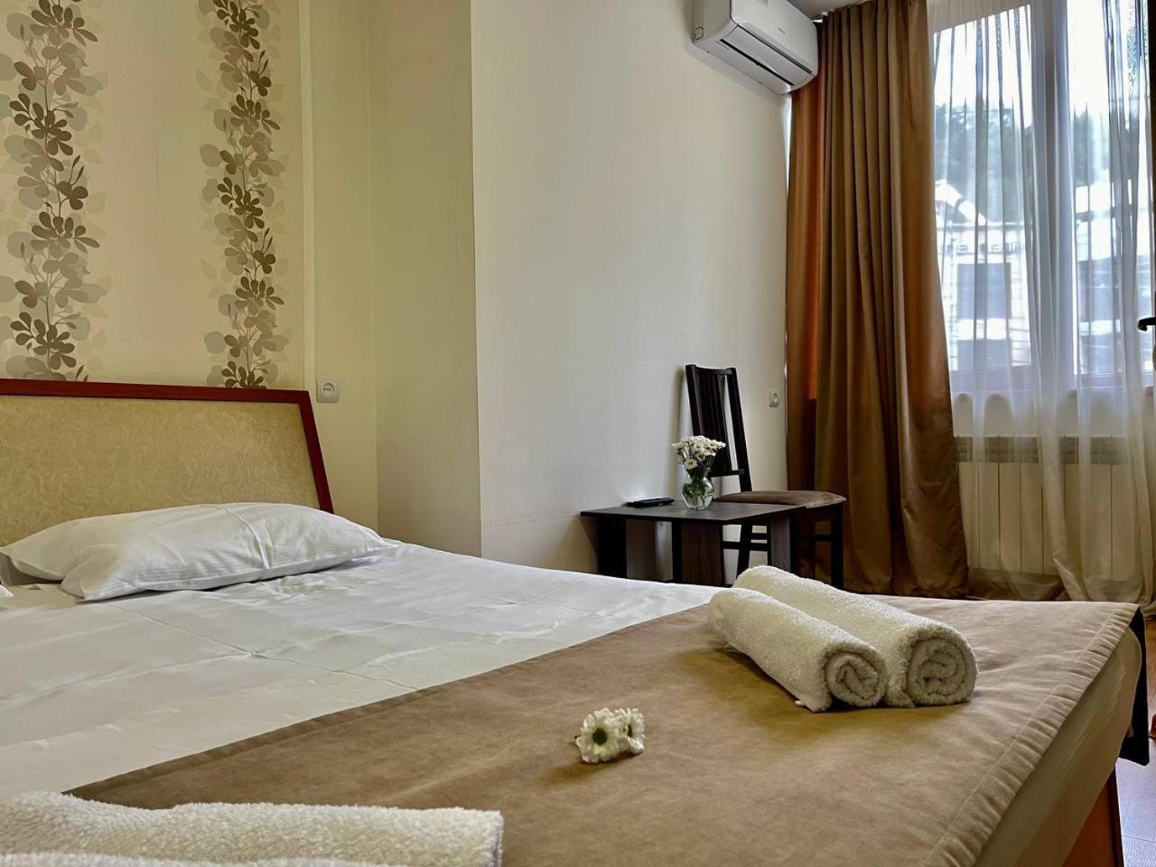 Merien Hotel Ереван Экстерьер фото