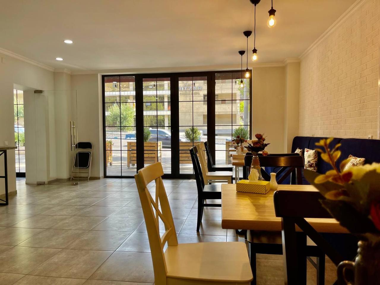 Merien Hotel Ереван Экстерьер фото