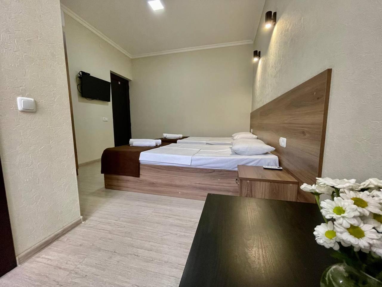 Merien Hotel Ереван Экстерьер фото